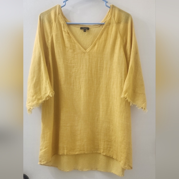 Massimo Dutti Tops - Massimo Dutti Yellow V-Neck Women's Top, Size Medium,‎ Linen.